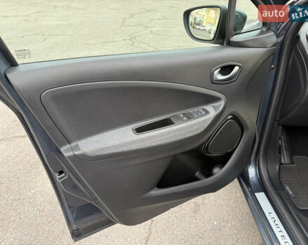 Серый Рено Зое, объемом двигателя 0 л и пробегом 45 тыс. км за 12999 $, фото 57 на Automoto.ua