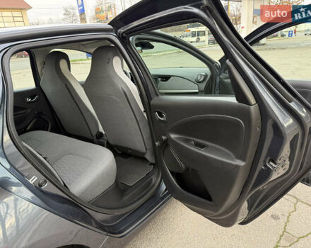 Серый Рено Зое, объемом двигателя 0 л и пробегом 45 тыс. км за 12999 $, фото 54 на Automoto.ua