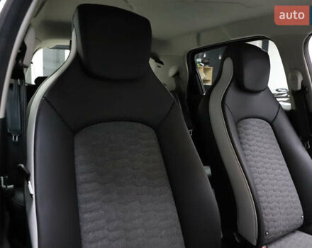 Серый Рено Зое, объемом двигателя 0 л и пробегом 28 тыс. км за 14700 $, фото 62 на Automoto.ua