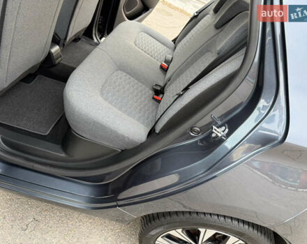 Серый Рено Зое, объемом двигателя 0 л и пробегом 45 тыс. км за 12999 $, фото 93 на Automoto.ua