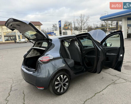 Серый Рено Зое, объемом двигателя 0 л и пробегом 45 тыс. км за 12999 $, фото 111 на Automoto.ua