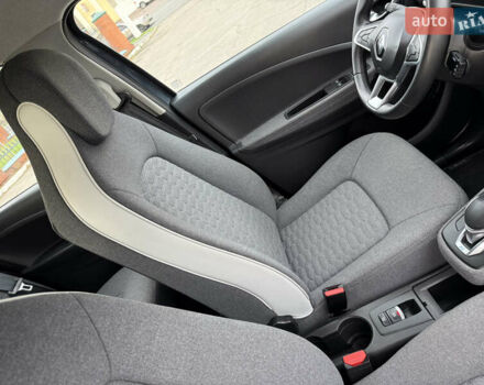 Серый Рено Зое, объемом двигателя 0 л и пробегом 45 тыс. км за 12999 $, фото 47 на Automoto.ua