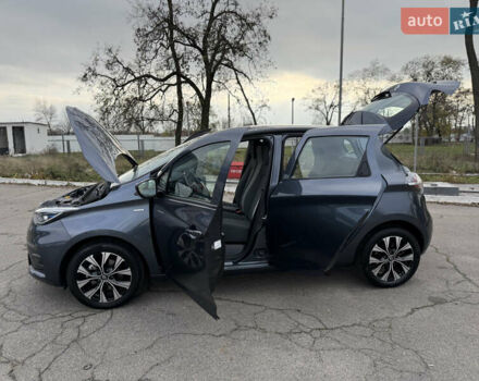 Серый Рено Зое, объемом двигателя 0 л и пробегом 45 тыс. км за 12999 $, фото 119 на Automoto.ua