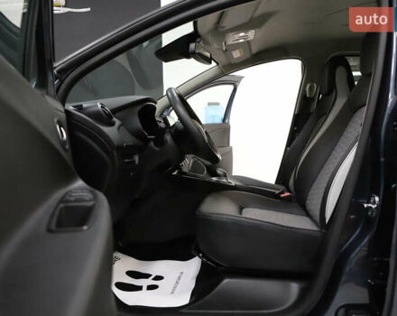 Серый Рено Зое, объемом двигателя 0 л и пробегом 28 тыс. км за 14700 $, фото 43 на Automoto.ua