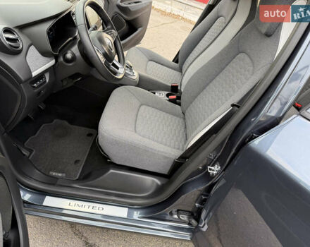 Серый Рено Зое, объемом двигателя 0 л и пробегом 45 тыс. км за 12999 $, фото 92 на Automoto.ua