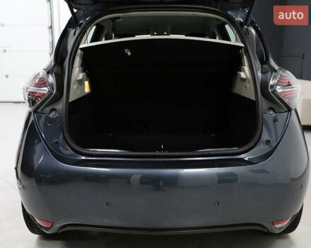 Серый Рено Зое, объемом двигателя 0 л и пробегом 28 тыс. км за 14700 $, фото 40 на Automoto.ua