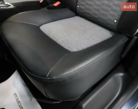 Серый Рено Зое, объемом двигателя 0 л и пробегом 28 тыс. км за 14700 $, фото 49 на Automoto.ua