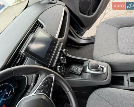 Серый Рено Зое, объемом двигателя 0 л и пробегом 45 тыс. км за 12999 $, фото 61 на Automoto.ua