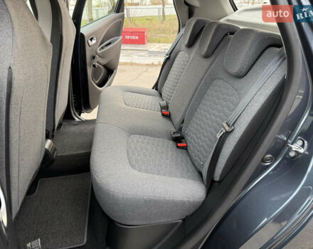 Серый Рено Зое, объемом двигателя 0 л и пробегом 45 тыс. км за 12999 $, фото 9 на Automoto.ua