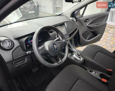 Серый Рено Зое, объемом двигателя 0 л и пробегом 23 тыс. км за 13600 $, фото 14 на Automoto.ua