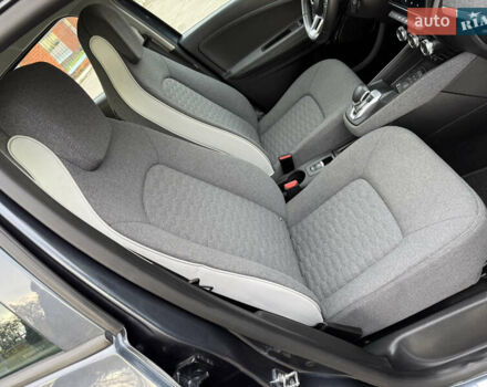 Серый Рено Зое, объемом двигателя 0 л и пробегом 45 тыс. км за 12999 $, фото 46 на Automoto.ua