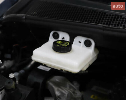 Серый Рено Зое, объемом двигателя 0 л и пробегом 28 тыс. км за 14700 $, фото 82 на Automoto.ua