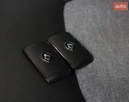 Серый Рено Зое, объемом двигателя 0 л и пробегом 28 тыс. км за 14700 $, фото 81 на Automoto.ua