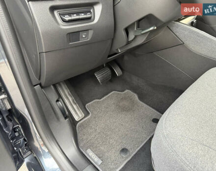 Серый Рено Зое, объемом двигателя 0 л и пробегом 45 тыс. км за 12999 $, фото 69 на Automoto.ua