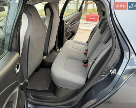 Серый Рено Зое, объемом двигателя 0 л и пробегом 45 тыс. км за 12999 $, фото 73 на Automoto.ua