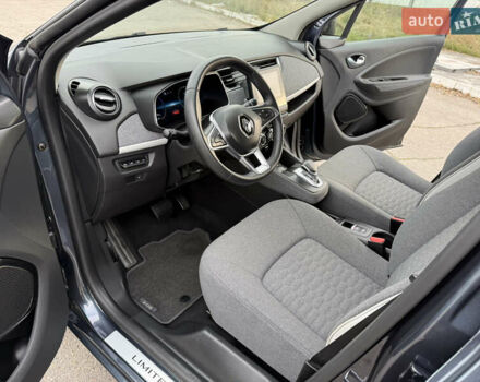 Серый Рено Зое, объемом двигателя 0 л и пробегом 45 тыс. км за 12999 $, фото 58 на Automoto.ua