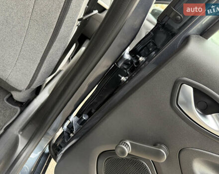 Серый Рено Зое, объемом двигателя 0 л и пробегом 45 тыс. км за 12999 $, фото 90 на Automoto.ua