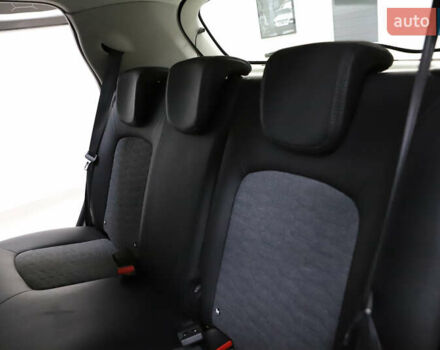 Серый Рено Зое, объемом двигателя 0 л и пробегом 28 тыс. км за 14700 $, фото 71 на Automoto.ua