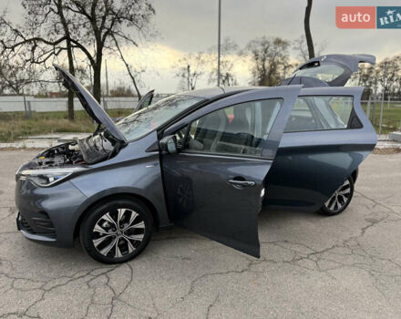 Серый Рено Зое, объемом двигателя 0 л и пробегом 45 тыс. км за 12999 $, фото 120 на Automoto.ua