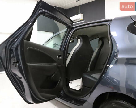 Серый Рено Зое, объемом двигателя 0 л и пробегом 28 тыс. км за 14700 $, фото 64 на Automoto.ua