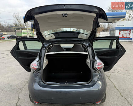 Серый Рено Зое, объемом двигателя 0 л и пробегом 45 тыс. км за 12999 $, фото 80 на Automoto.ua