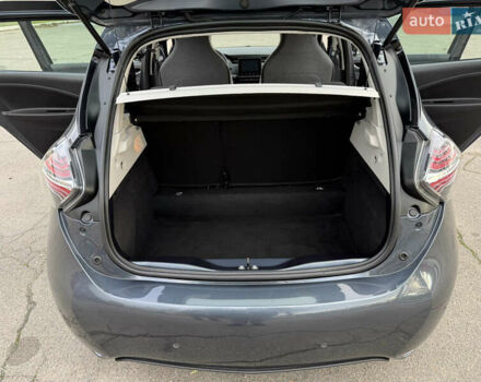 Серый Рено Зое, объемом двигателя 0 л и пробегом 45 тыс. км за 12999 $, фото 81 на Automoto.ua