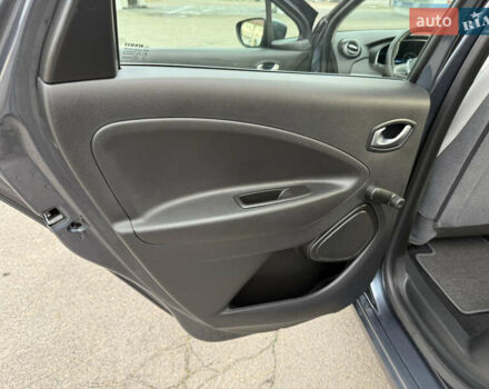 Серый Рено Зое, объемом двигателя 0 л и пробегом 45 тыс. км за 12999 $, фото 72 на Automoto.ua