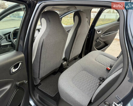 Серый Рено Зое, объемом двигателя 0 л и пробегом 45 тыс. км за 12999 $, фото 75 на Automoto.ua