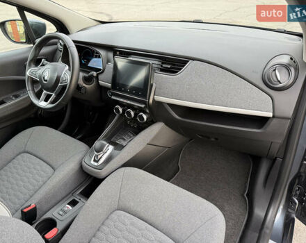 Серый Рено Зое, объемом двигателя 0 л и пробегом 45 тыс. км за 12999 $, фото 5 на Automoto.ua