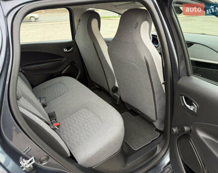 Серый Рено Зое, объемом двигателя 0 л и пробегом 45 тыс. км за 12999 $, фото 51 на Automoto.ua