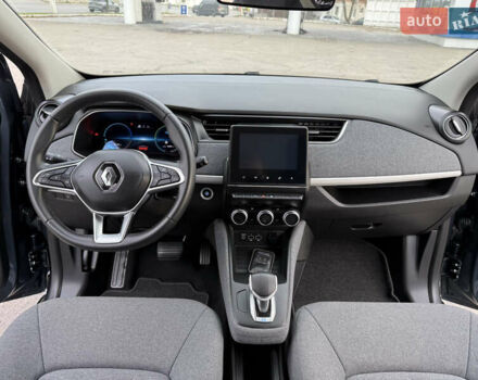 Серый Рено Зое, объемом двигателя 0 л и пробегом 45 тыс. км за 12999 $, фото 77 на Automoto.ua