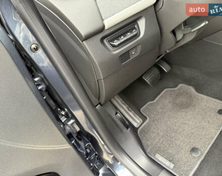 Серый Рено Зое, объемом двигателя 0 л и пробегом 45 тыс. км за 12999 $, фото 91 на Automoto.ua