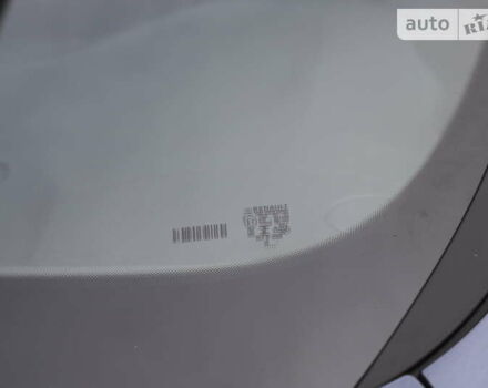 Серый Рено Зое, объемом двигателя 0 л и пробегом 81 тыс. км за 15900 $, фото 54 на Automoto.ua