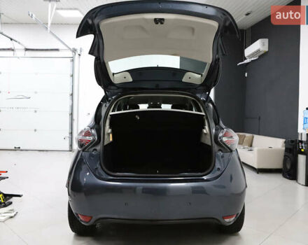 Серый Рено Зое, объемом двигателя 0 л и пробегом 28 тыс. км за 14700 $, фото 39 на Automoto.ua