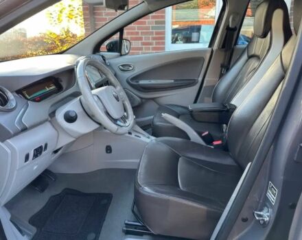 Серый Рено Зое, объемом двигателя 0 л и пробегом 44 тыс. км за 12700 $, фото 6 на Automoto.ua