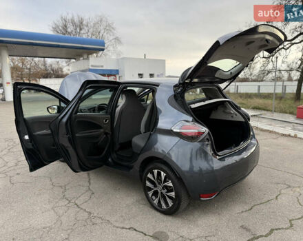 Серый Рено Зое, объемом двигателя 0 л и пробегом 45 тыс. км за 12999 $, фото 116 на Automoto.ua