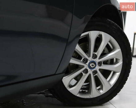 Серый Рено Зое, объемом двигателя 0 л и пробегом 28 тыс. км за 14700 $, фото 32 на Automoto.ua