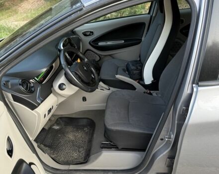 Серый Рено Зое, объемом двигателя 0 л и пробегом 56 тыс. км за 8000 $, фото 5 на Automoto.ua