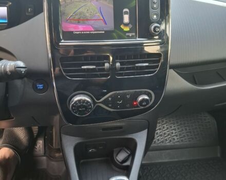 Серый Рено Зое, объемом двигателя 0 л и пробегом 133 тыс. км за 8999 $, фото 9 на Automoto.ua