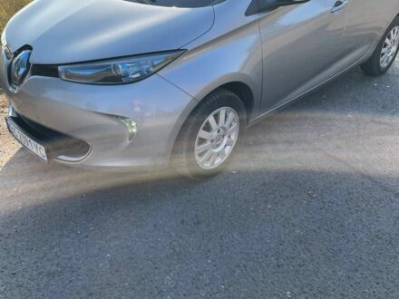 Серый Рено Зое, объемом двигателя 0 л и пробегом 103 тыс. км за 6600 $, фото 1 на Automoto.ua