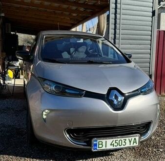 Серый Рено Зое, объемом двигателя 0 л и пробегом 102 тыс. км за 8600 $, фото 1 на Automoto.ua