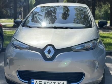 Серый Рено Зое, объемом двигателя 0 л и пробегом 81 тыс. км за 6500 $, фото 1 на Automoto.ua