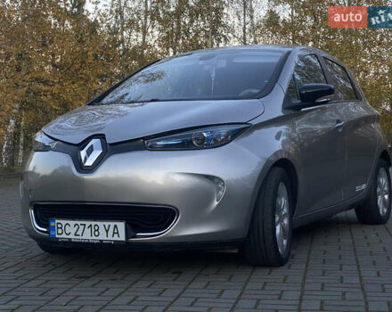Серый Рено Зое, объемом двигателя 0 л и пробегом 90 тыс. км за 6390 $, фото 1 на Automoto.ua