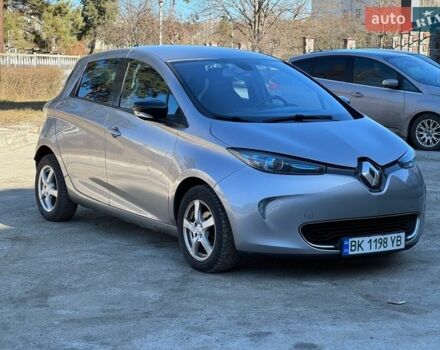 Серый Рено Зое, объемом двигателя 0 л и пробегом 111 тыс. км за 6300 $, фото 1 на Automoto.ua