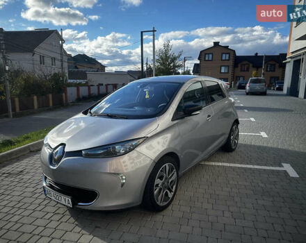 Рено Зое 2015 в Виннице на Automoto.ua Серый Рено Зое, объемом двигателя 0 л и пробегом 126 тыс. км за 7900 $, фото 1 на Automoto.ua
