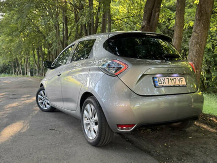 Серый Рено Зое, объемом двигателя 0 л и пробегом 84 тыс. км за 7350 $, фото 1 на Automoto.ua
