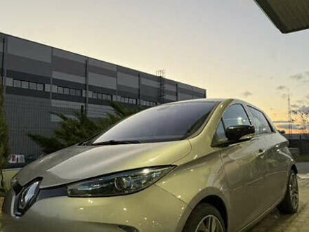 Серый Рено Зое, объемом двигателя 0 л и пробегом 105 тыс. км за 7000 $, фото 1 на Automoto.ua