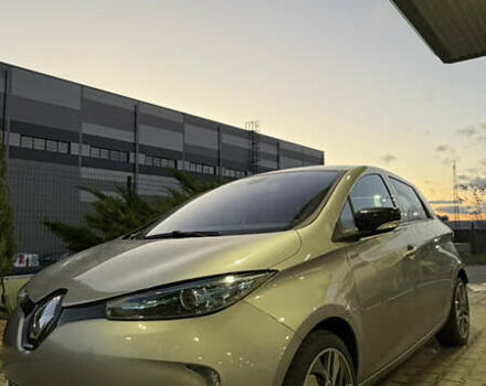 Серый Рено Зое, объемом двигателя 0 л и пробегом 105 тыс. км за 7000 $, фото 1 на Automoto.ua