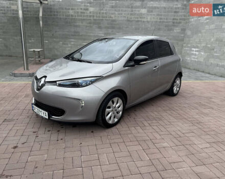 Серый Рено Зое, объемом двигателя 0 л и пробегом 160 тыс. км за 6250 $, фото 1 на Automoto.ua