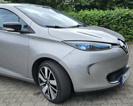 Серый Рено Зое, объемом двигателя 0 л и пробегом 42 тыс. км за 6200 $, фото 1 на Automoto.ua